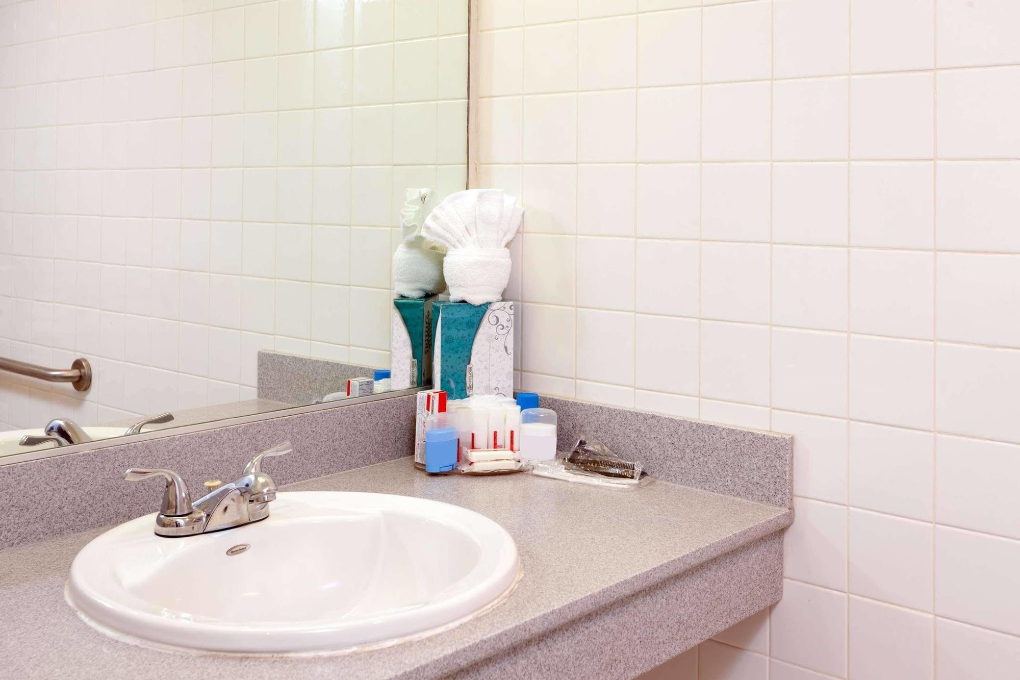 Hotel Ramada Plaza By Wyndham West Hollywood &