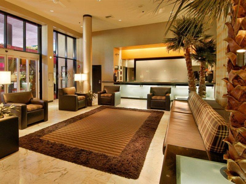 Hotel Ramada Plaza By Wyndham West Hollywood &