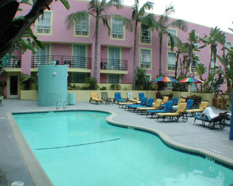 Hotel Ramada Plaza By Wyndham West Hollywood & Los Angeles