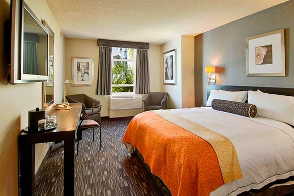 Hotel Ramada Plaza By Wyndham West Hollywood &