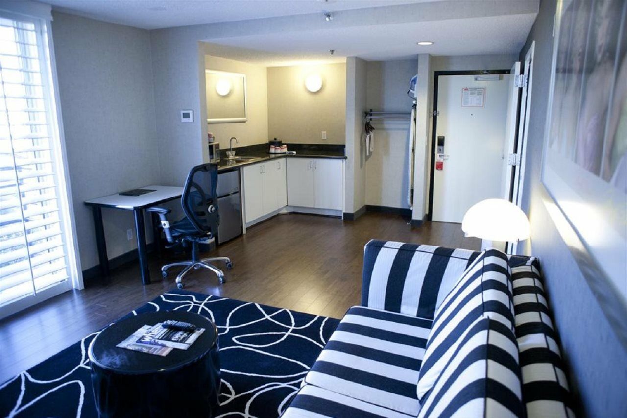 Ramada Plaza By Wyndham West Hollywood & 3*