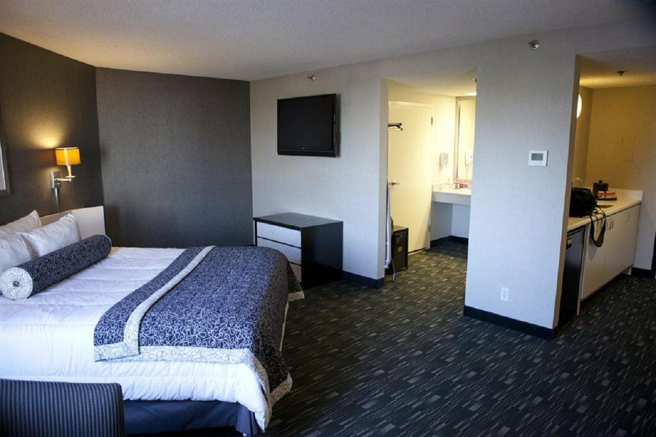 Ramada Plaza By Wyndham West Hollywood & Hotel 3*